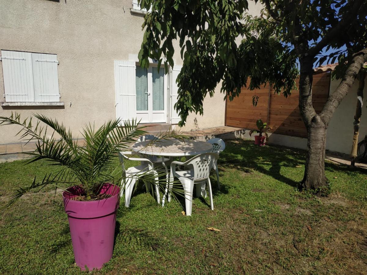 Appart 28M2 Avec Jardin Et Parking Prives, Chambre Separee Milhaud Bagian luar foto