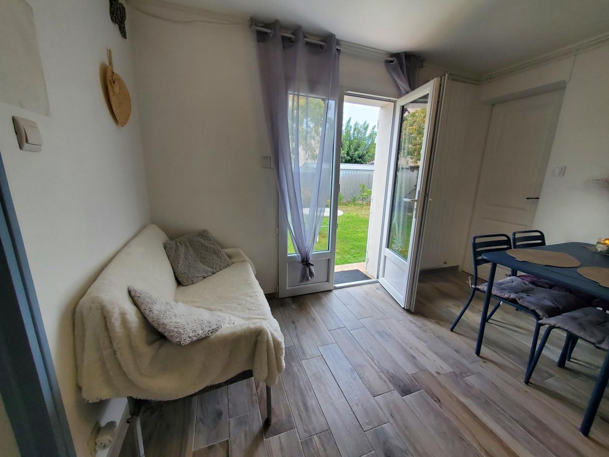 Appart 28M2 Avec Jardin Et Parking Prives, Chambre Separee Milhaud Bagian luar foto